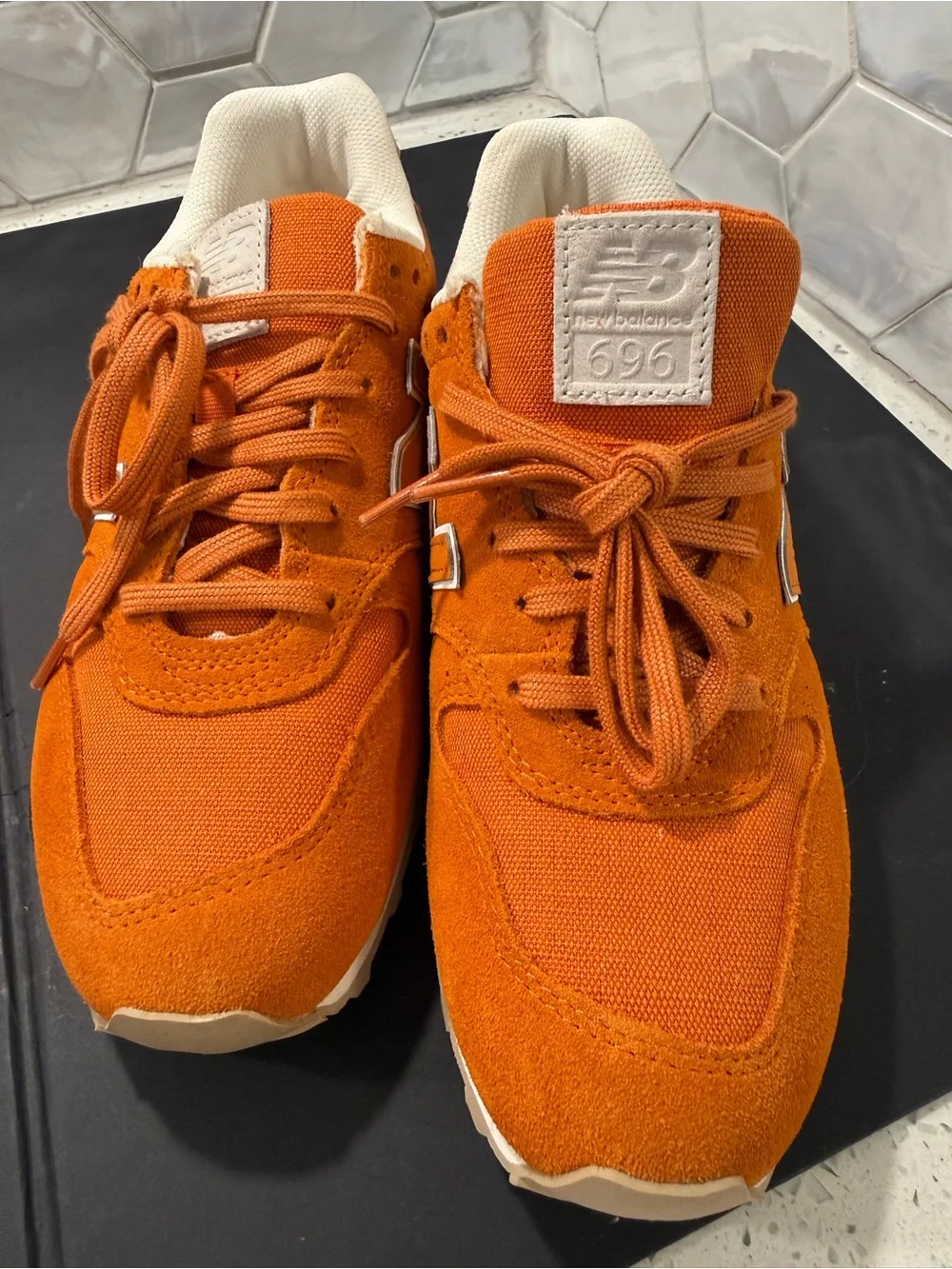 New Balance Woman’s 696 Orange Burst Suede Sz 7 NEW Iconic Retro Vibe - Picture 3 of 10